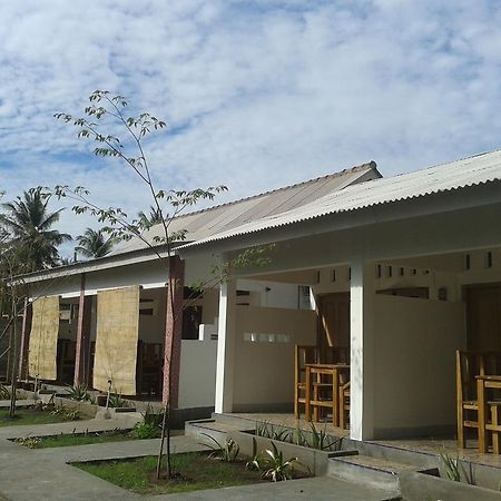 Putri Homestay Гили-Мено Номер фото