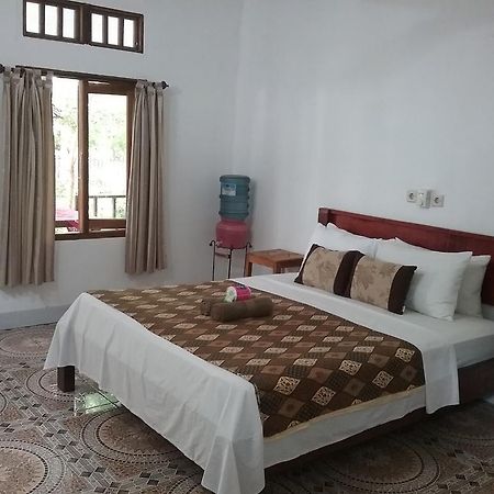 Putri Homestay Гили-Мено Экстерьер фото