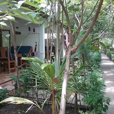Putri Homestay Гили-Мено Экстерьер фото