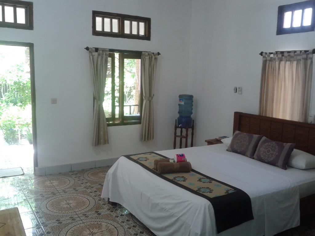 Putri Homestay Гили-Мено Экстерьер фото