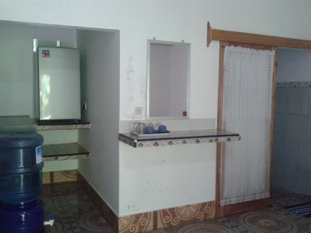 Putri Homestay Гили-Мено Экстерьер фото