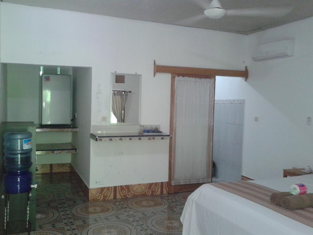 Putri Homestay Гили-Мено Экстерьер фото