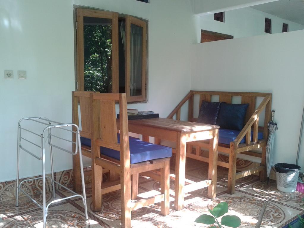 Putri Homestay Гили-Мено Экстерьер фото