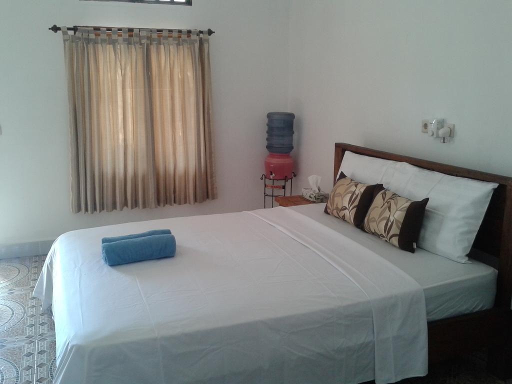 Putri Homestay Гили-Мено Номер фото