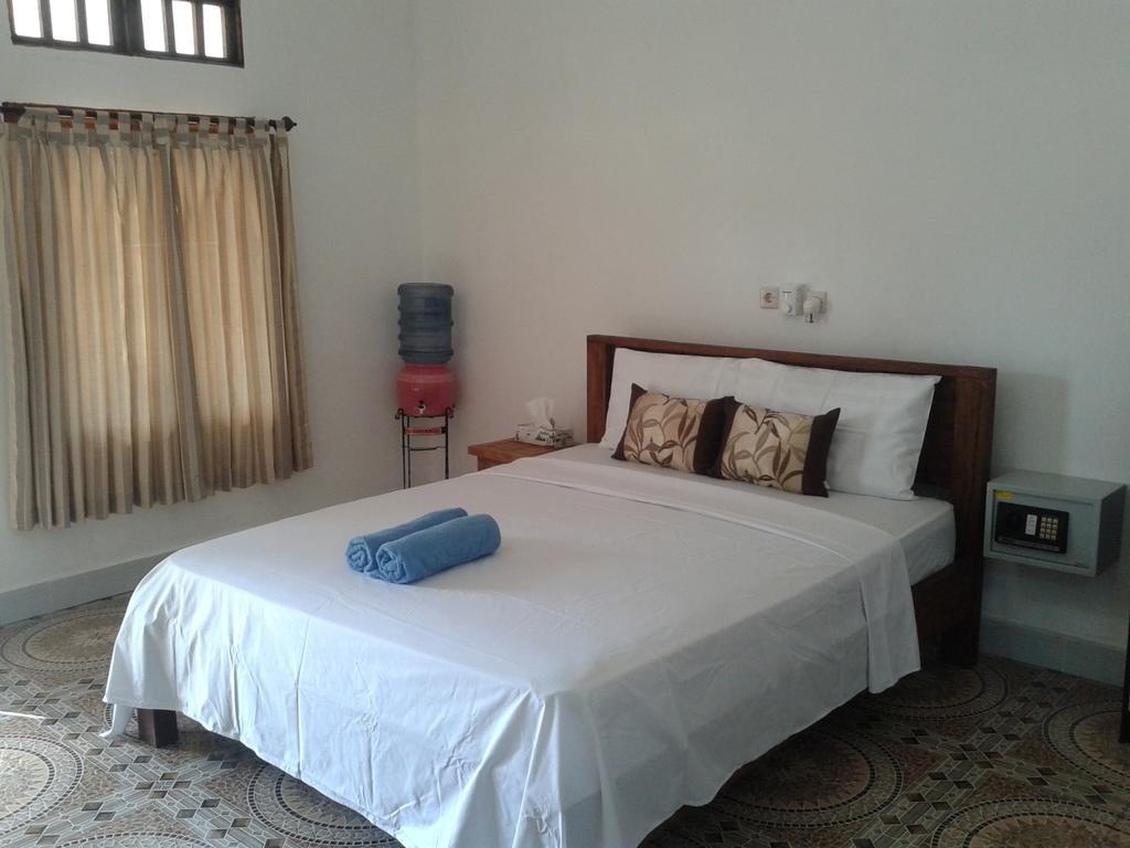 Putri Homestay Гили-Мено Номер фото
