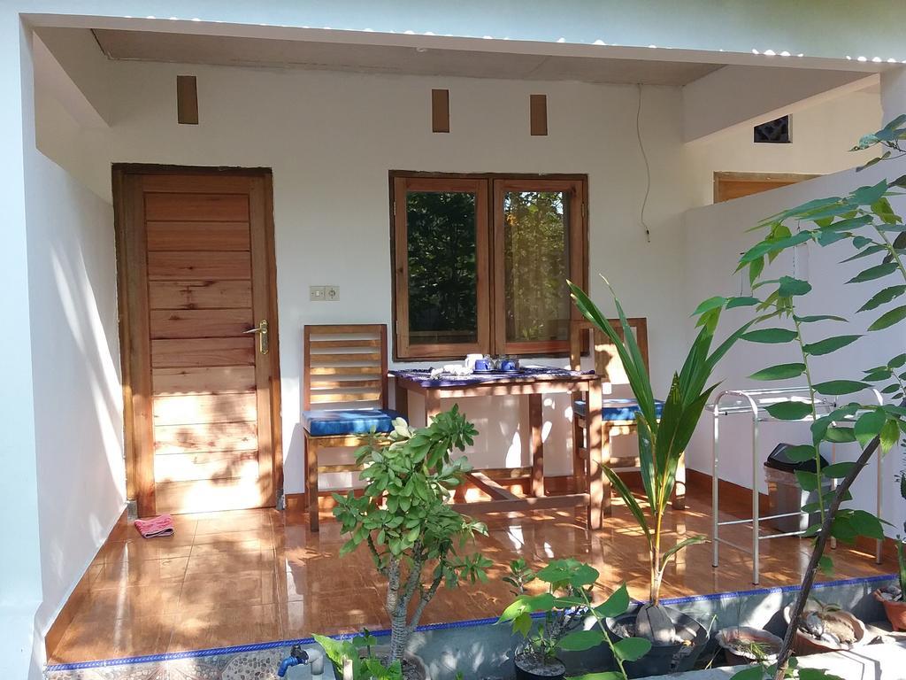 Putri Homestay Гили-Мено Экстерьер фото