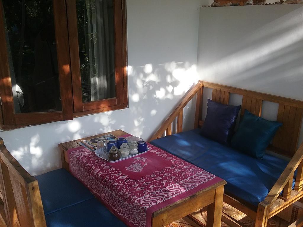 Putri Homestay Гили-Мено Экстерьер фото