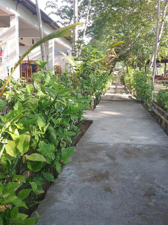 Putri Homestay Гили-Мено Экстерьер фото
