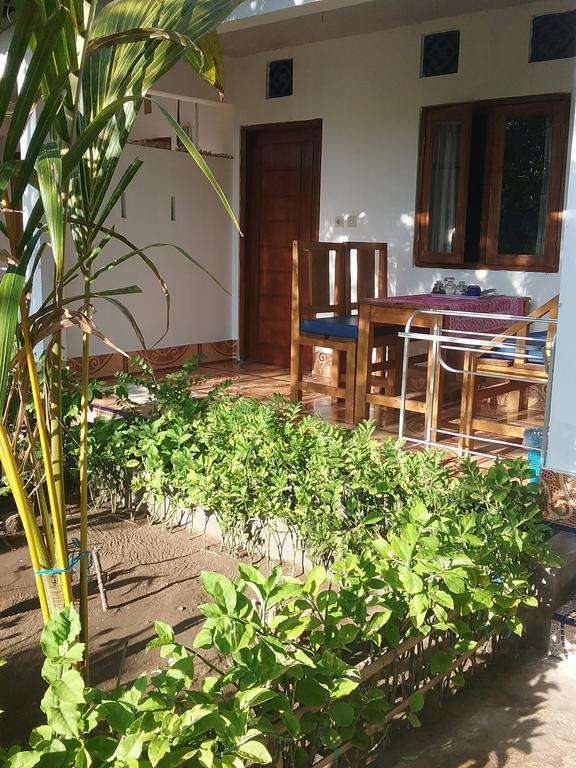 Putri Homestay Гили-Мено Экстерьер фото