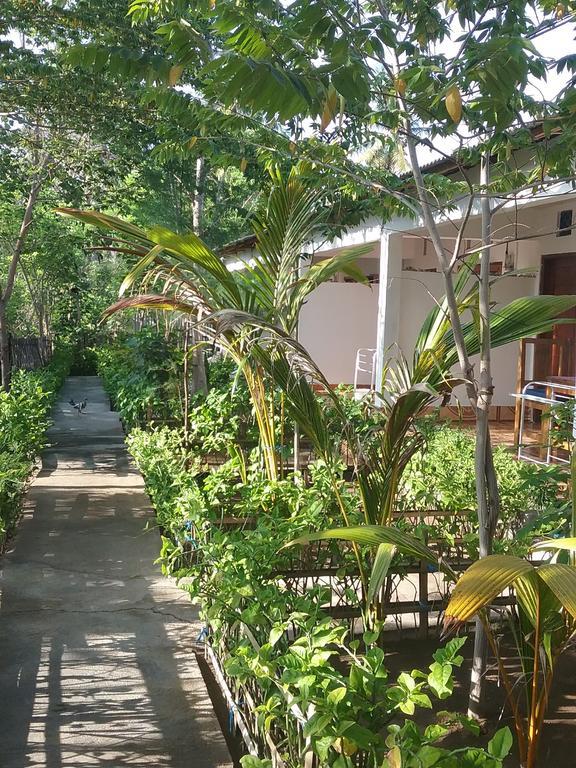Putri Homestay Гили-Мено Экстерьер фото