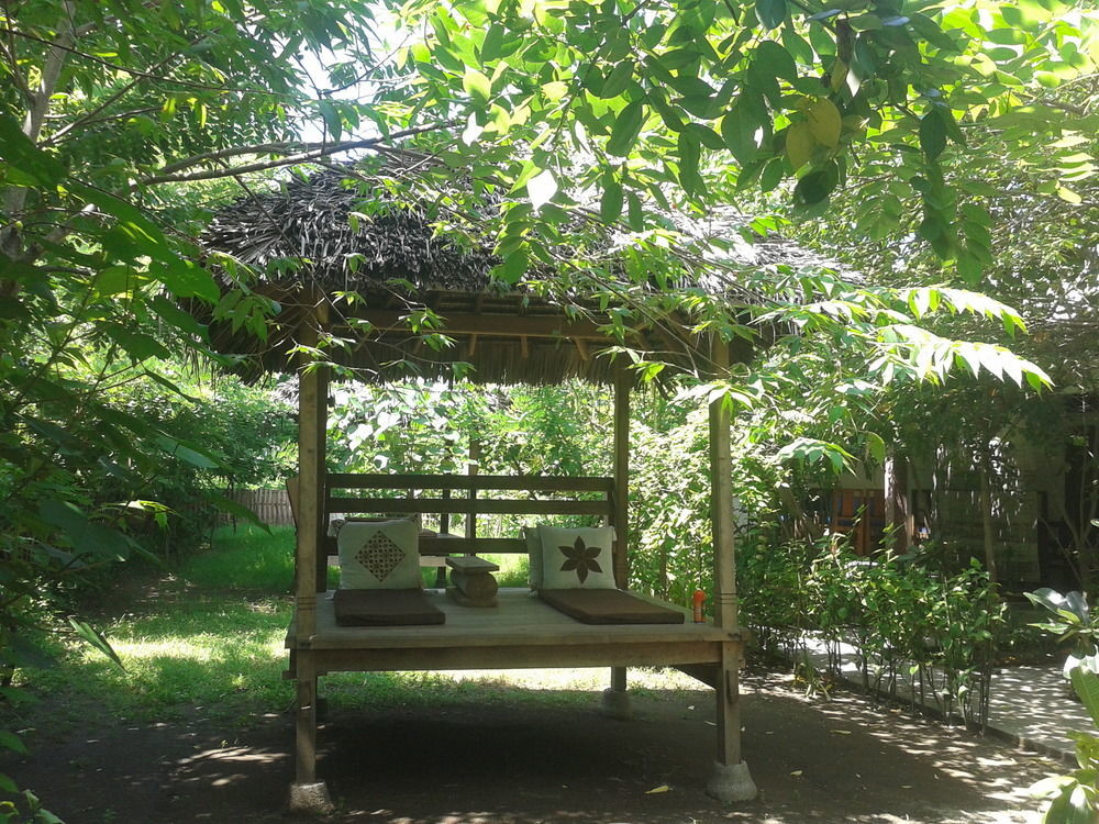 Putri Homestay Гили-Мено Экстерьер фото